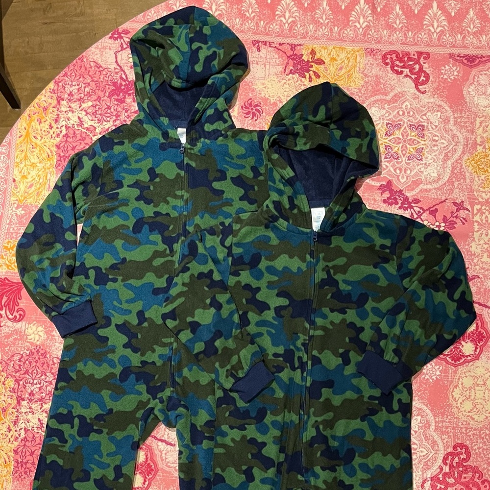 Children’s Place onesies.  Sz M (7/8)
